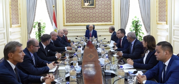 انطلاق اجتماع المجموعة الاقتصادية برئاسة شريف إسماعيل