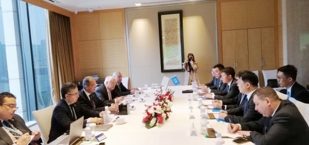 وزير الاتصالات يجتمع مع كبرى الشركات الصينية