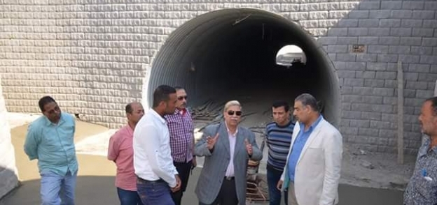 محافظ الإسماعيلية يتفقد الأعمال الأخيرة لتشطيب مشروع نفق المشاه أمام جامعة قناة السويس
