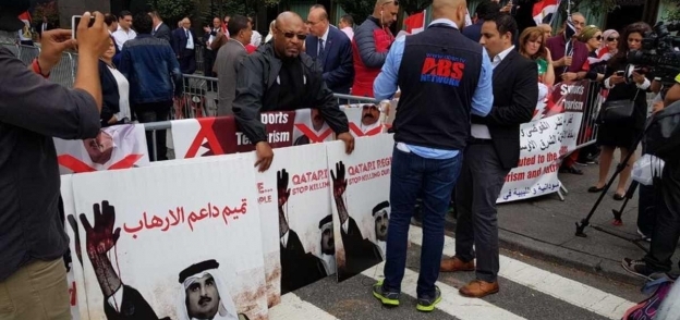 تظاهرات ضد أمير قطر