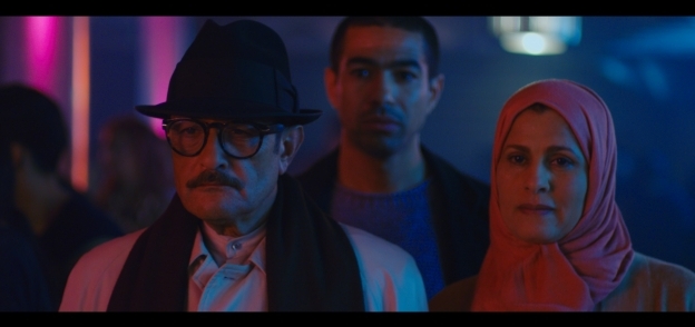 الفنان رؤوف بن عمر في مشهد من فيلم "تونس في الليل"