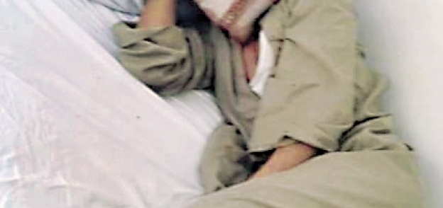 أحد المصابين بالتيفود بقرية «دشلوط»