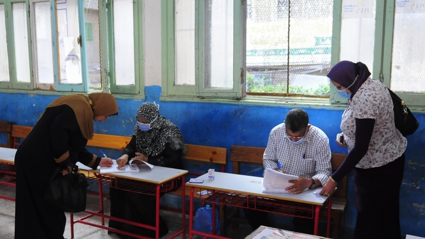 توافد عدد من الناخبين بالإسكندرية للإدلاء بأصواتهم