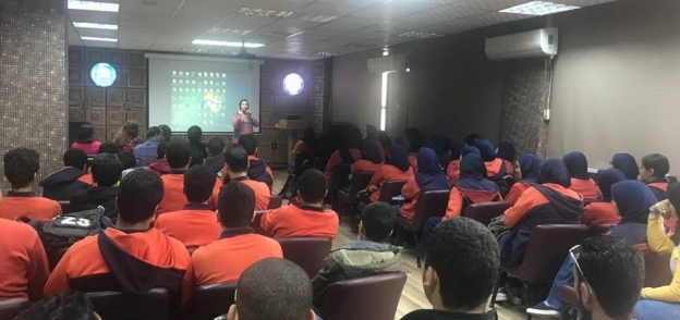 تدريب 320 طالبا وطالبة بالثانوية للتوعية من مخاطر الإدمان بسوهاج