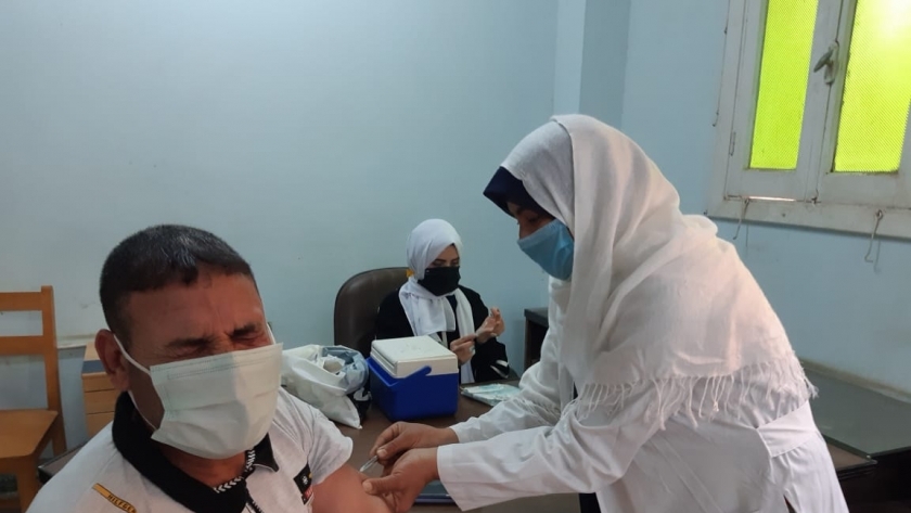 تطعيم 150 مواطن بلقاح كورونا بالفيوم وتسجيل 80 آخرين للحصول عليه