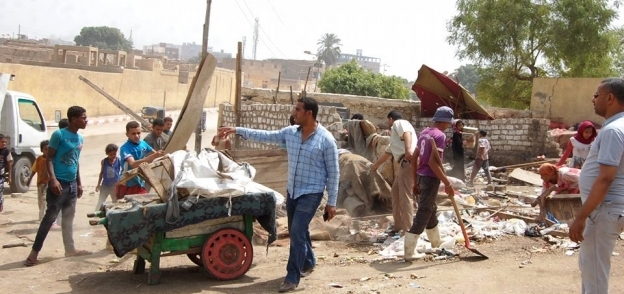 حملة للنظافة بمنطقة المصانع الإنتاجية ومدينة أخميم بسوهاج