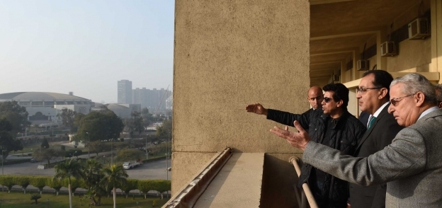 بالصور| مدبولي يتفقد استعدادات استاد القاهرة لاستضافة أمم إفريقيا