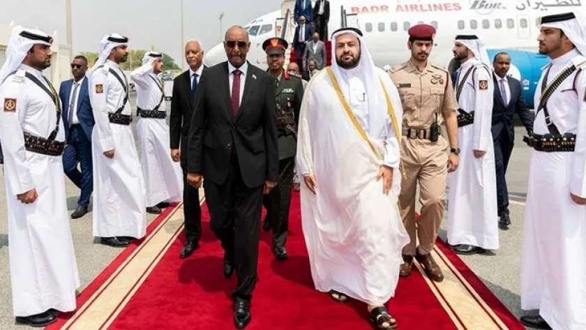 عبد الفتاح البرهان رئيس مجلس السيادة الانتقالي بالسودان يصل إلى الدوحة