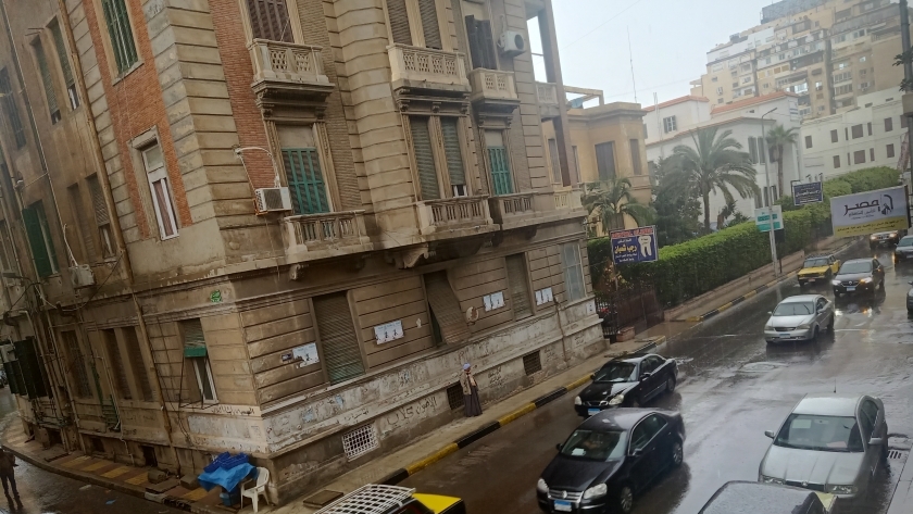 امطار غزيرة تجتاح الإسكندرية