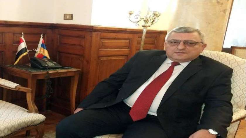 سفير أرمينيا بالقاهرة هراتشيا بولاديان