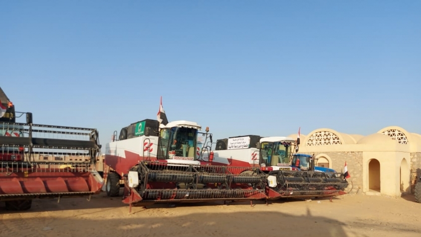 «الزراعة»: قطاع الميكنة يشارك في حصاد محصول القمح بأحدث الآلات