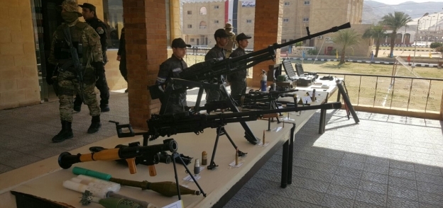 بالصور| ضبط 40 قطعة سلاح بينهم في حملة الداخلية على قرية البلابيش