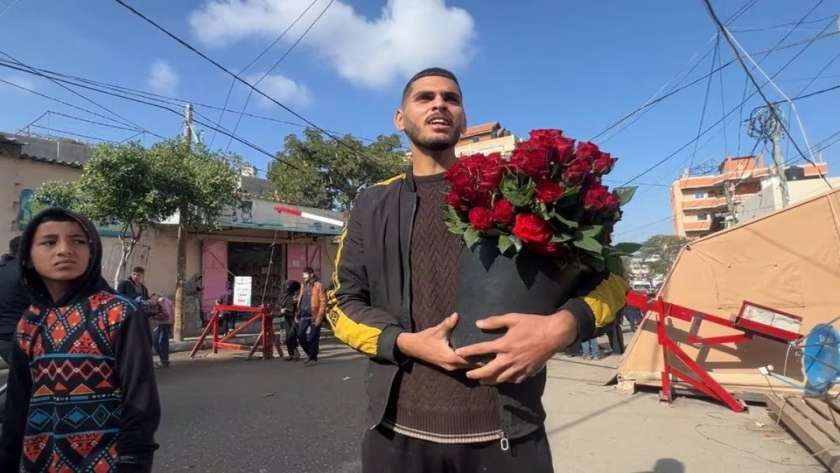 حسام عبدالهادي بائع الزهور