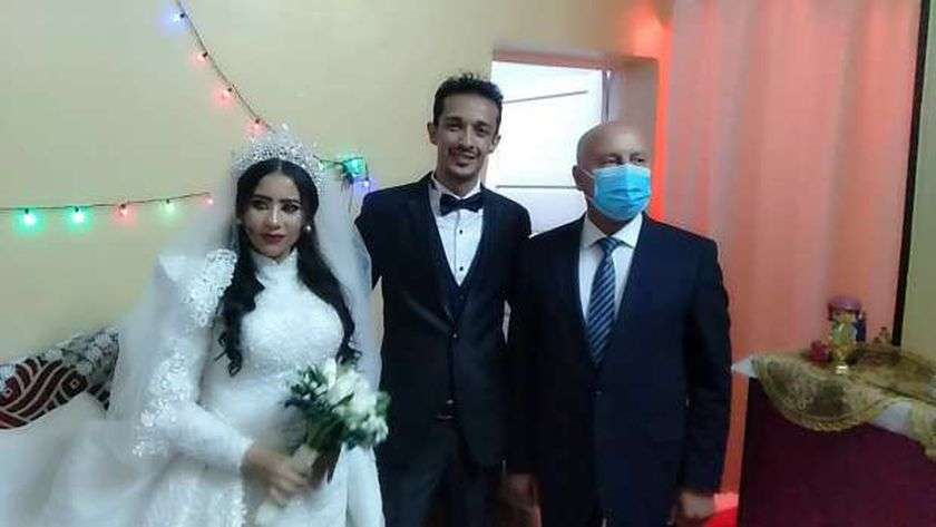 وزير النقل خلال حضوره حفل الزفاف