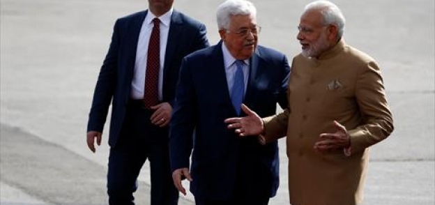 الرئيس الفلسطيني محمود عباس ورئيس الوزراء الهندي ناريندرا مودي