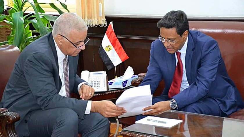 رئيس جامعة الإسكندرية يناقش دور ريادة مصر لأفريقيا مع سفير موريتانيا