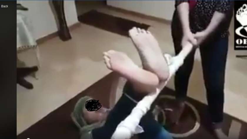 مقطع من فيديو عقاب فتاة