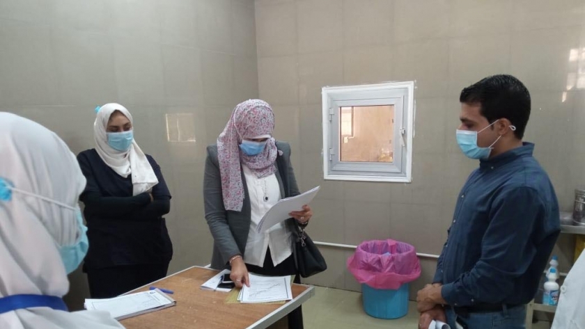 الفريق المندوب عن وزارة الصحة لتفتيش أقسام مكافحة العدوى في حميات الأقصر