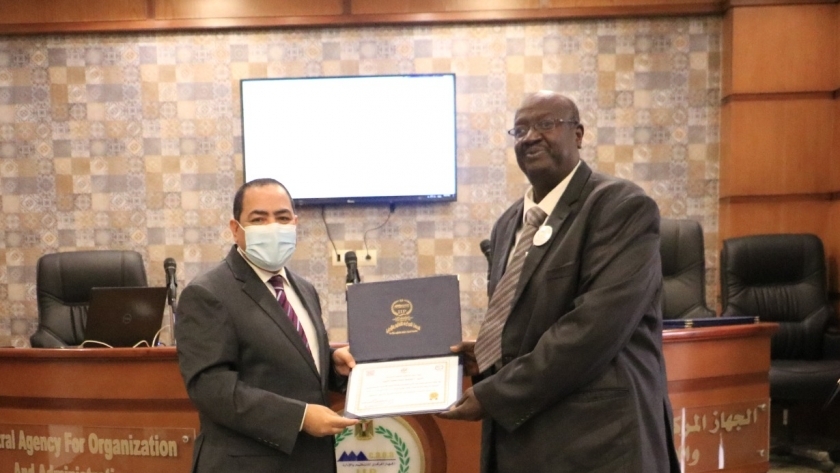 تكريم الموظفين بمجلس الوزراء السوداني