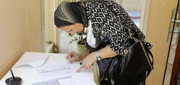 بالصور| توافد الناخبين على السفارة المصرية في لبنان