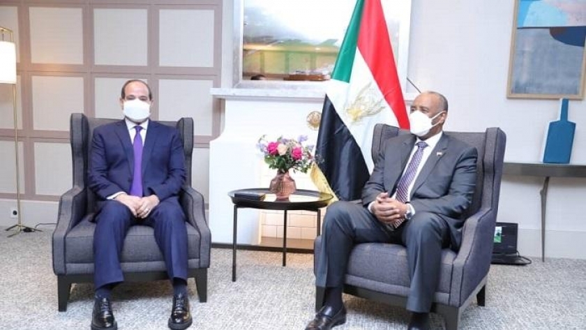 الرئيس عبدالفتاح السيسي ورئيس مجلس السيادة السوداني