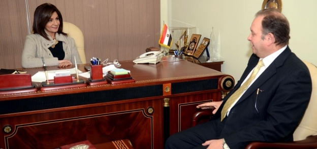 رئيس الريف المصري مع وزيرة الهجرة