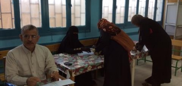 بالصور| السيدات الأكثر إقبالا على التصويت في جولة الإعادة بجنوب سيناء