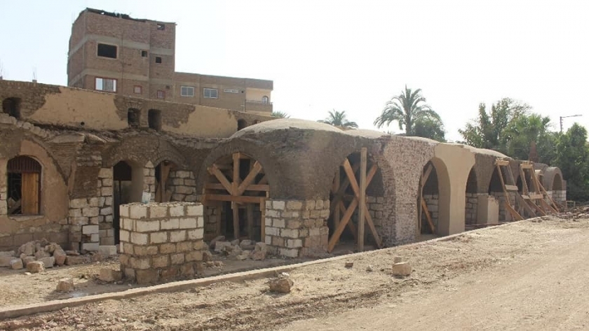 قرية حسن فتحي أثناء الترميم