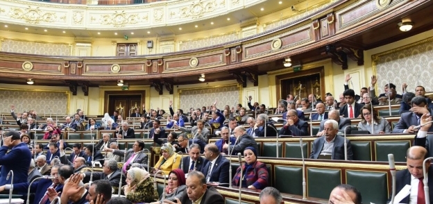 أعضاء النواب خلال انعقاد الجلسة العامة بالبرلمان