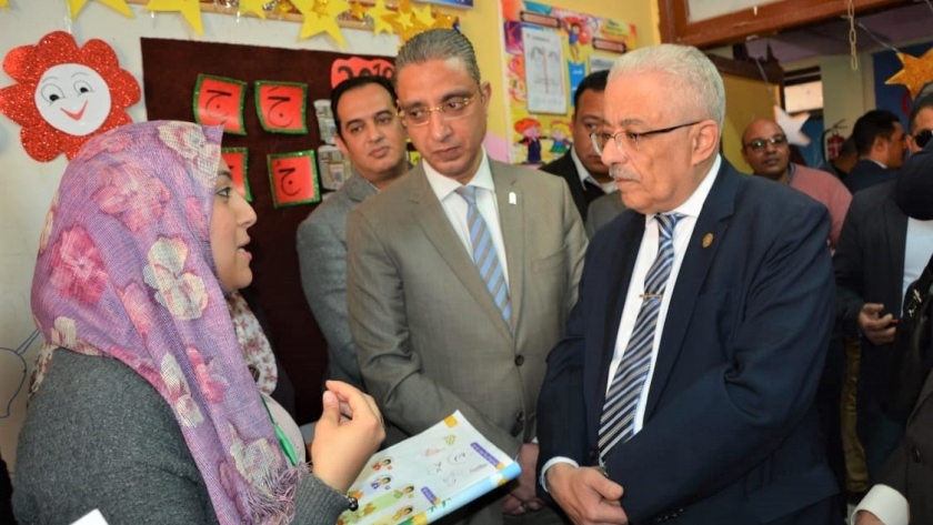 وزير التعليم يتفقد مدارس سوهاج ويشارك في «التعليم ورؤية مصر 2030»