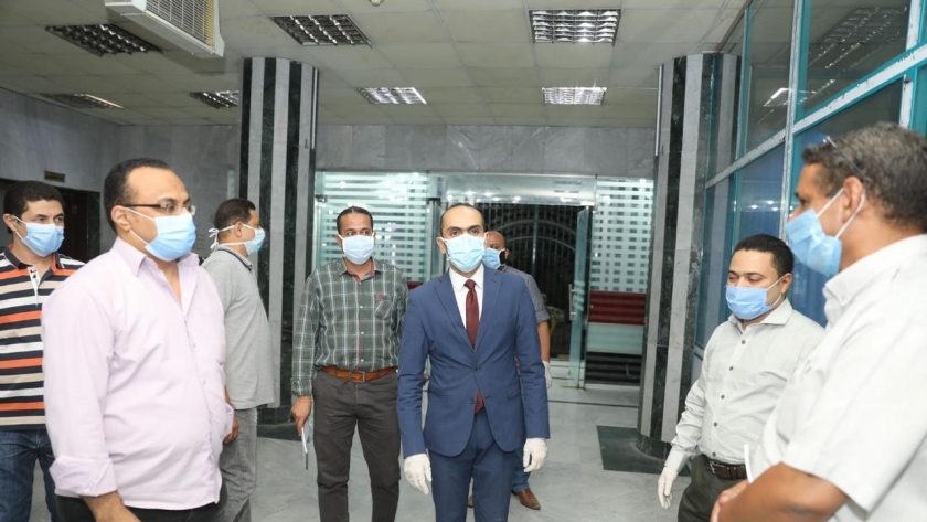 نائب محافظ سوهاج يتفقد مستشفى الهلال