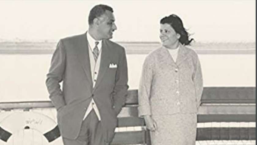 جمال عبدالناصر وزوجته تحية