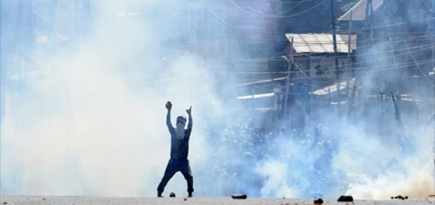 صدامات بين الشرطة ومئات المتظاهرين في كشمير الهندية