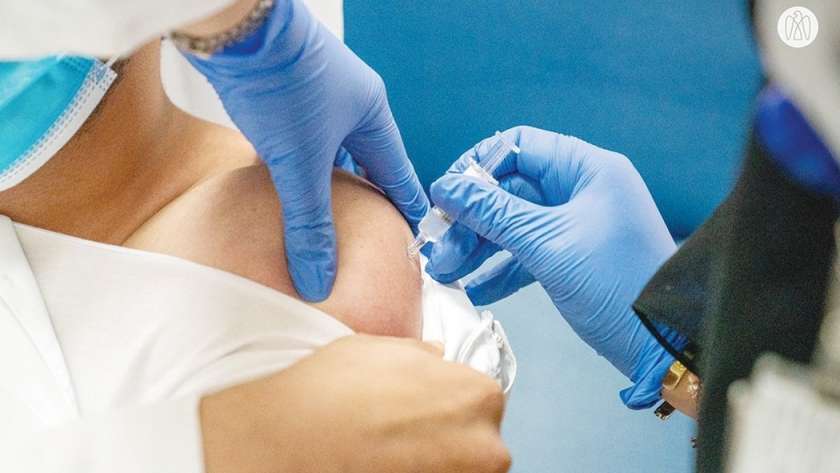 تطعيم المواطنين بلقاح كورونا