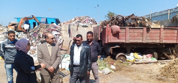 رئيس مدينة المحلةيتفقد مصنع تدوير القمامةويشيد بمنظومة المخلفات الصلبه