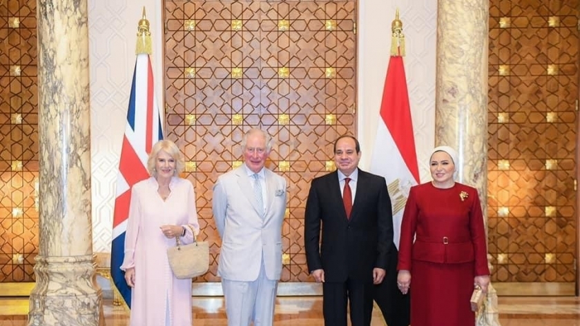 صورة نشرتها السفارة البريطانية للقاء الرئيس السيسي وقرينته بالأمير تشارلز وزوجته