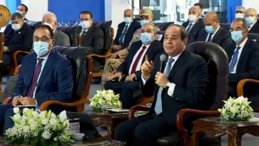 الرئيس السيسي يفتتح عددا من المستشفيات  حول الجمهورية