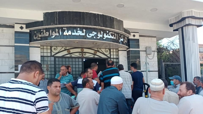 توافد المواطنين لتقديم طلبات التصالح في مخالفات البناء بكفر الشيخ