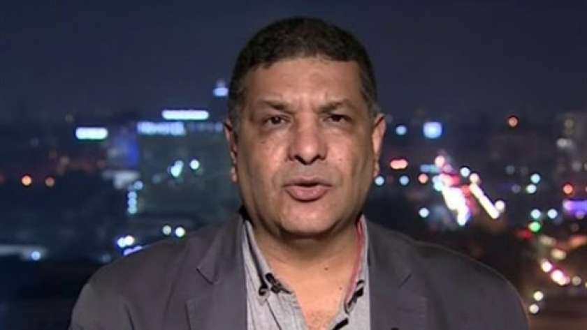 أشرف أبو الهول، مدير تحرير جريدة الأهرام المصرية