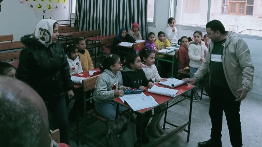 مجموعات الدعم التقوية لتلاميذ بمدرسة في الإسكندرية