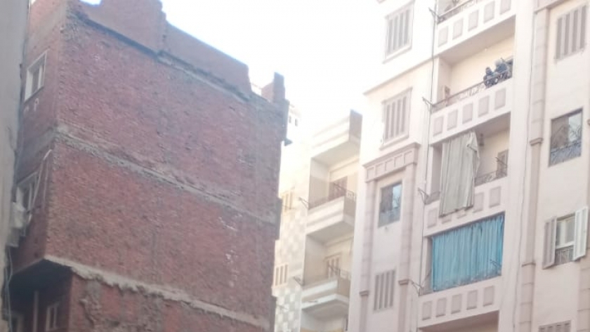 مدير مستشفي المحلة:6 قتلي واثنين مصابين في حادث المنزل المنهار
