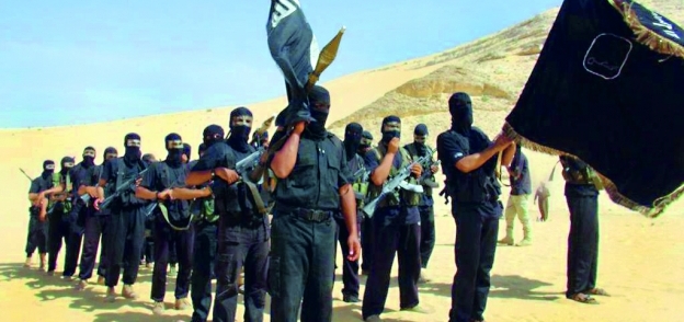 أنصار «داعش» فى سيناء خلال استعراض قوتهم والأسلحة التى يستخدمونها فى تنفيذ العمليات الإرهابية