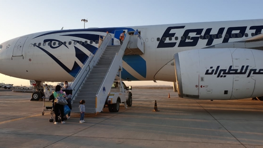 الطيران المدنى تعلن تسيير رحلة استثنائية غدا للخرطوم لإعادة المصريين العالقين