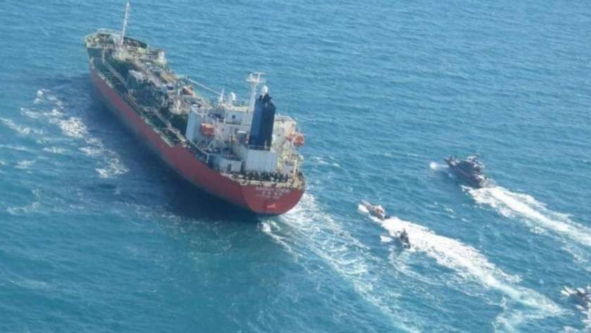 وكالة تسنيم التابعة للحرس الثوري الإيراني تنشر صوراً لسفينة كوريا الجنوبية المحتجزة
