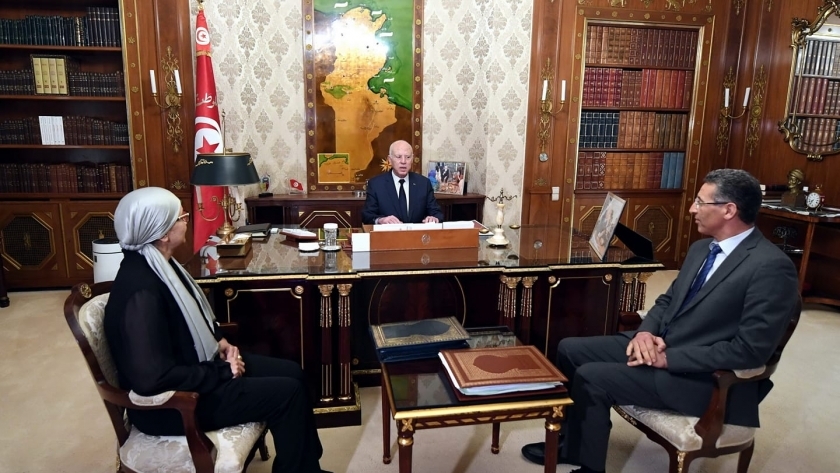 الرئيس التونسي خلال اللقاء مع وزيري العدل والداخلية
