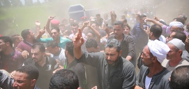 جنازة شهيد "سيناء"تتحول لمظاهرة ومشيعون يطالبون بالقصاص