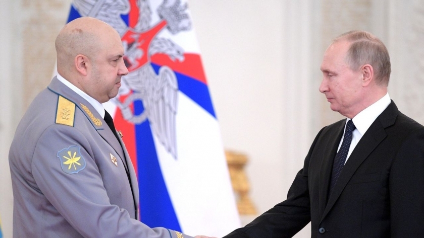 الرئيس الروسي فلاديمير بوتين و الجنرال سيرجي سوروفيكين