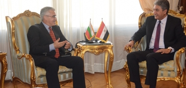 وزير الطيران والسفير البلغاري