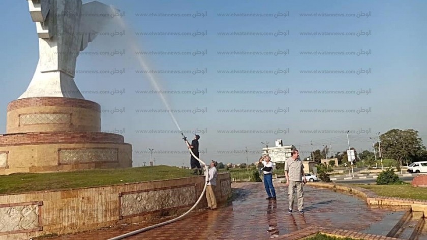 حملة نظافة مكبرة وغسيل الارصفة بكفر الشيخ