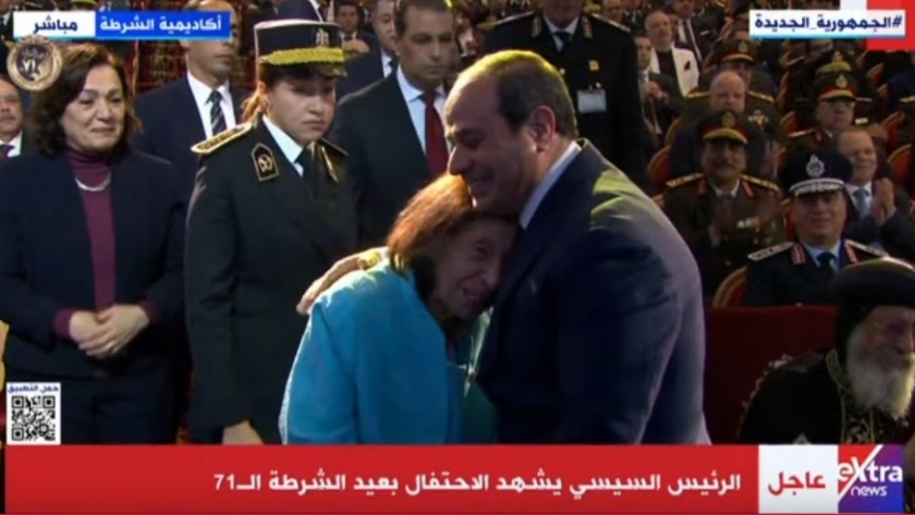 الرئيس عبدالفتاح السيسي يكرم الدكتورة ليلى تكلا
